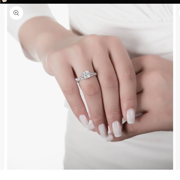 Princess Cut Engagement Ring - Picture 5 of 11